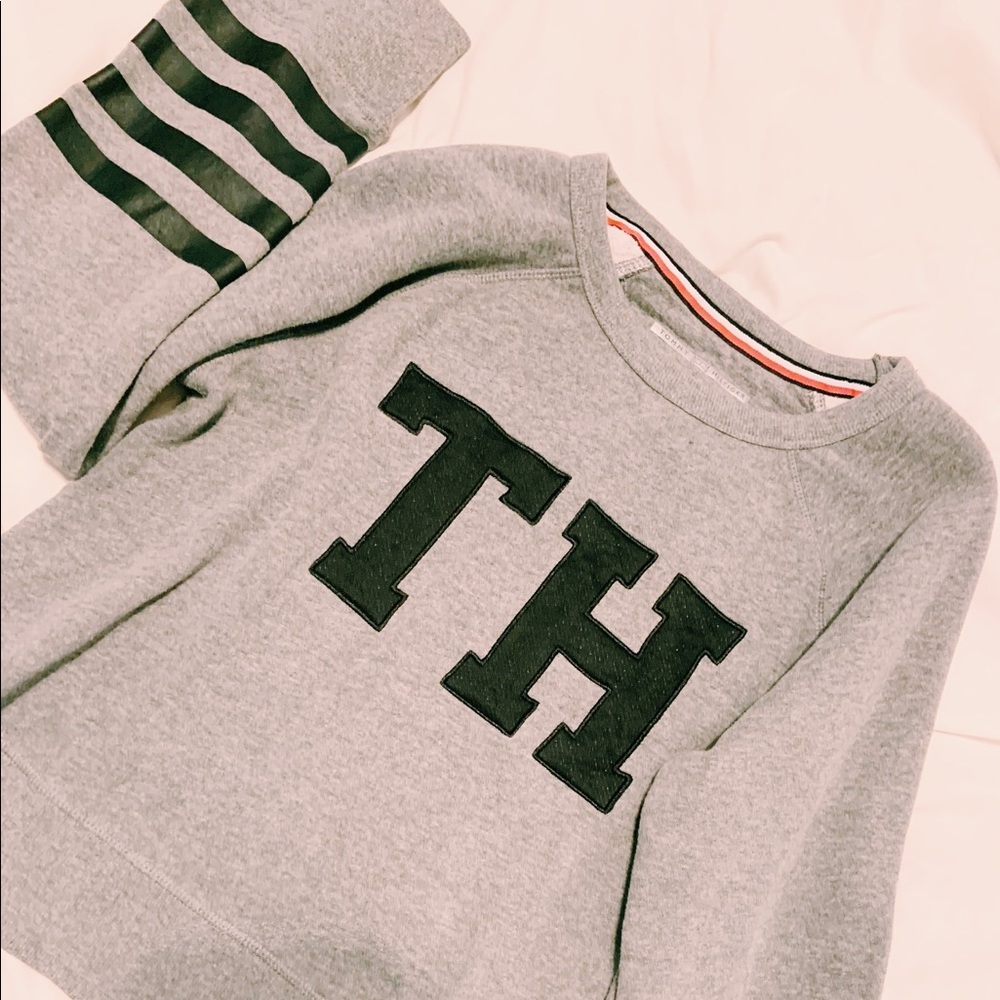 Authentic Tommy Hilfiger Sweatshirt🌸